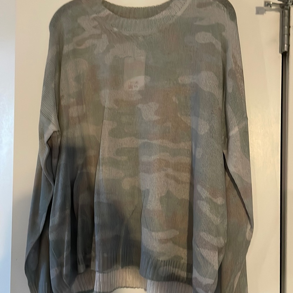 Fate brand loose, sheer, light camo sweatshirt - size small